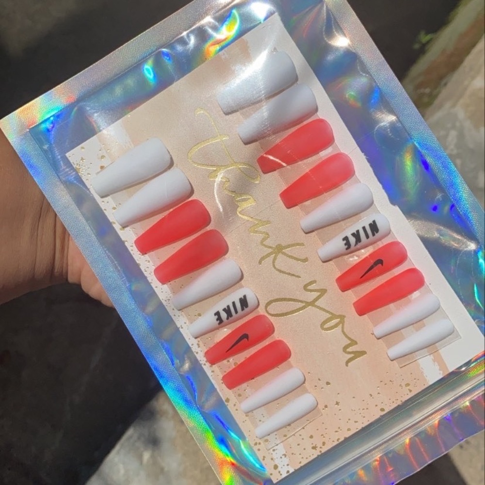Press on nails